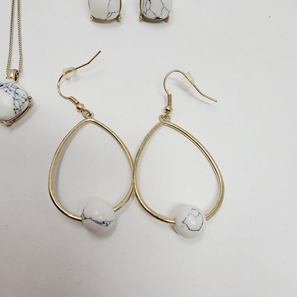 Gold Tone Howlite Necklace Earrings Set Pendant Studs Dangle Mixed - Picture 4 of 5